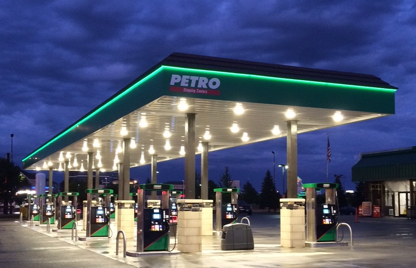 Petro_at_Night_Fargo,_ND